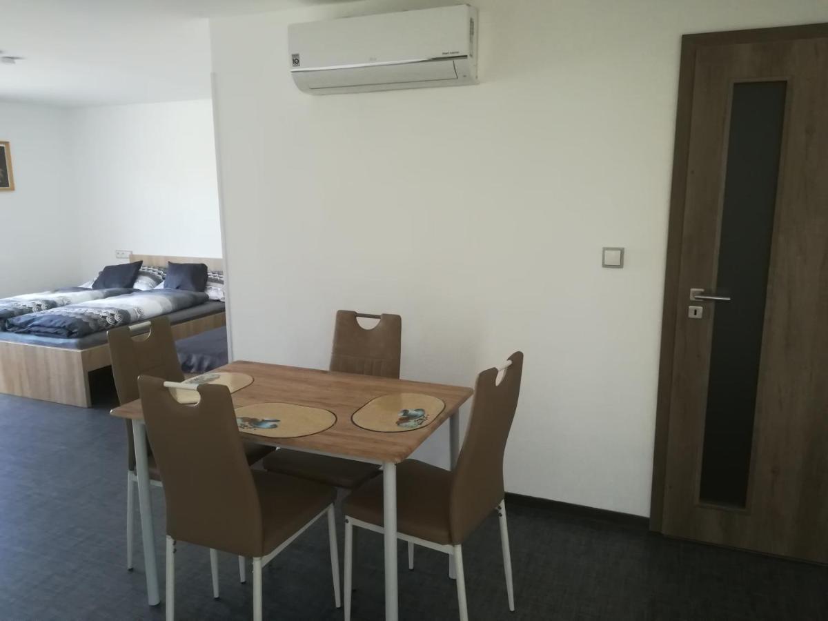 Penzion Šápara Velke Bilovice Exterior foto